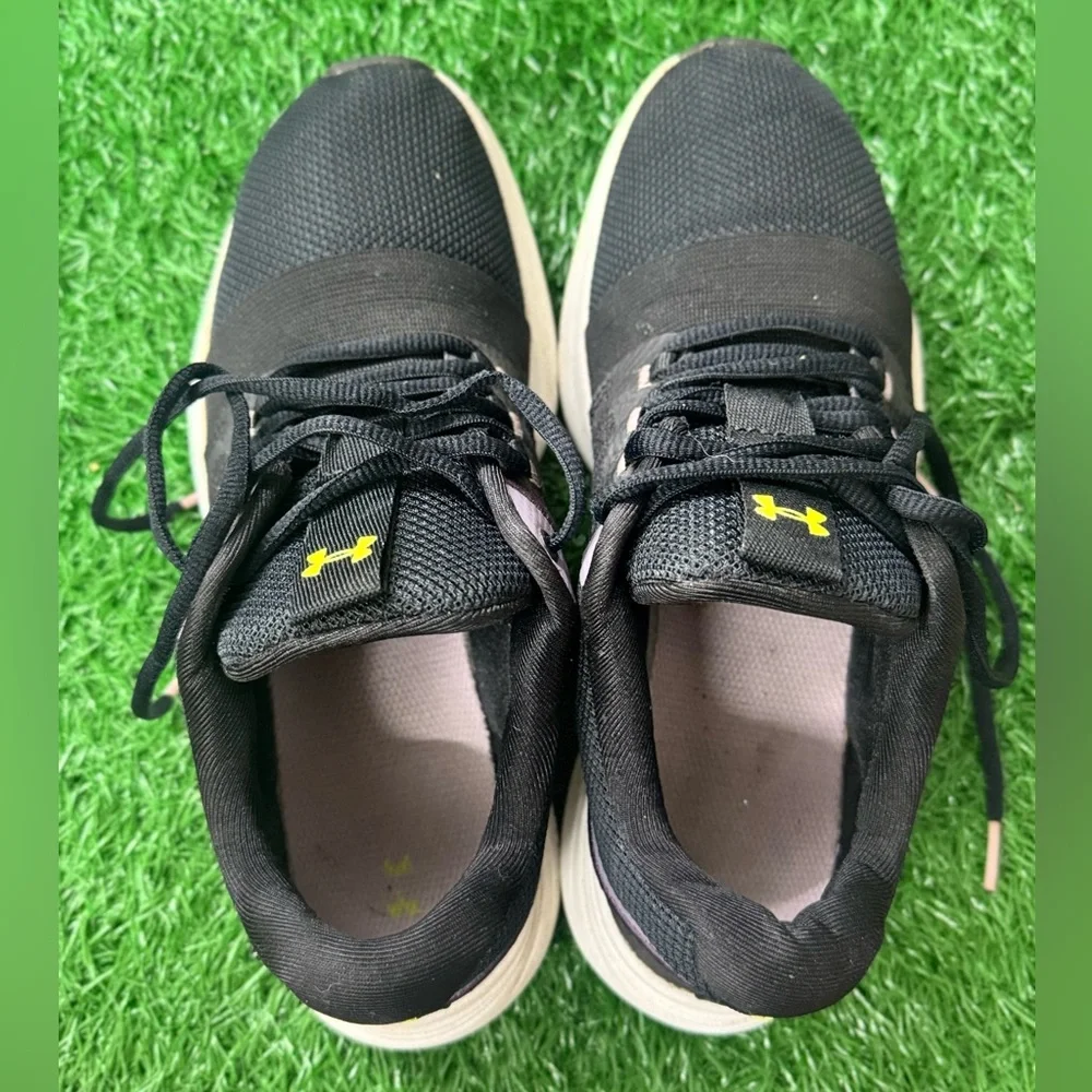 Under Armour Women’s Black and White Athletic Shoes Sleek Design Size 8‎
